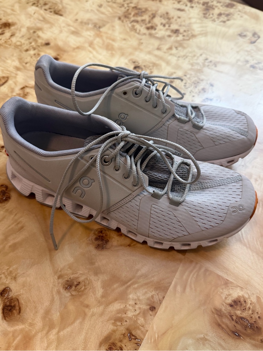 On Cloud Women’s Grey Sneakers